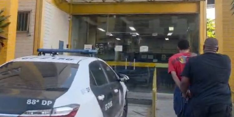 Jovem é preso por suspeita de tortura, ameaça e violência contra mulher em Barra do Piraí